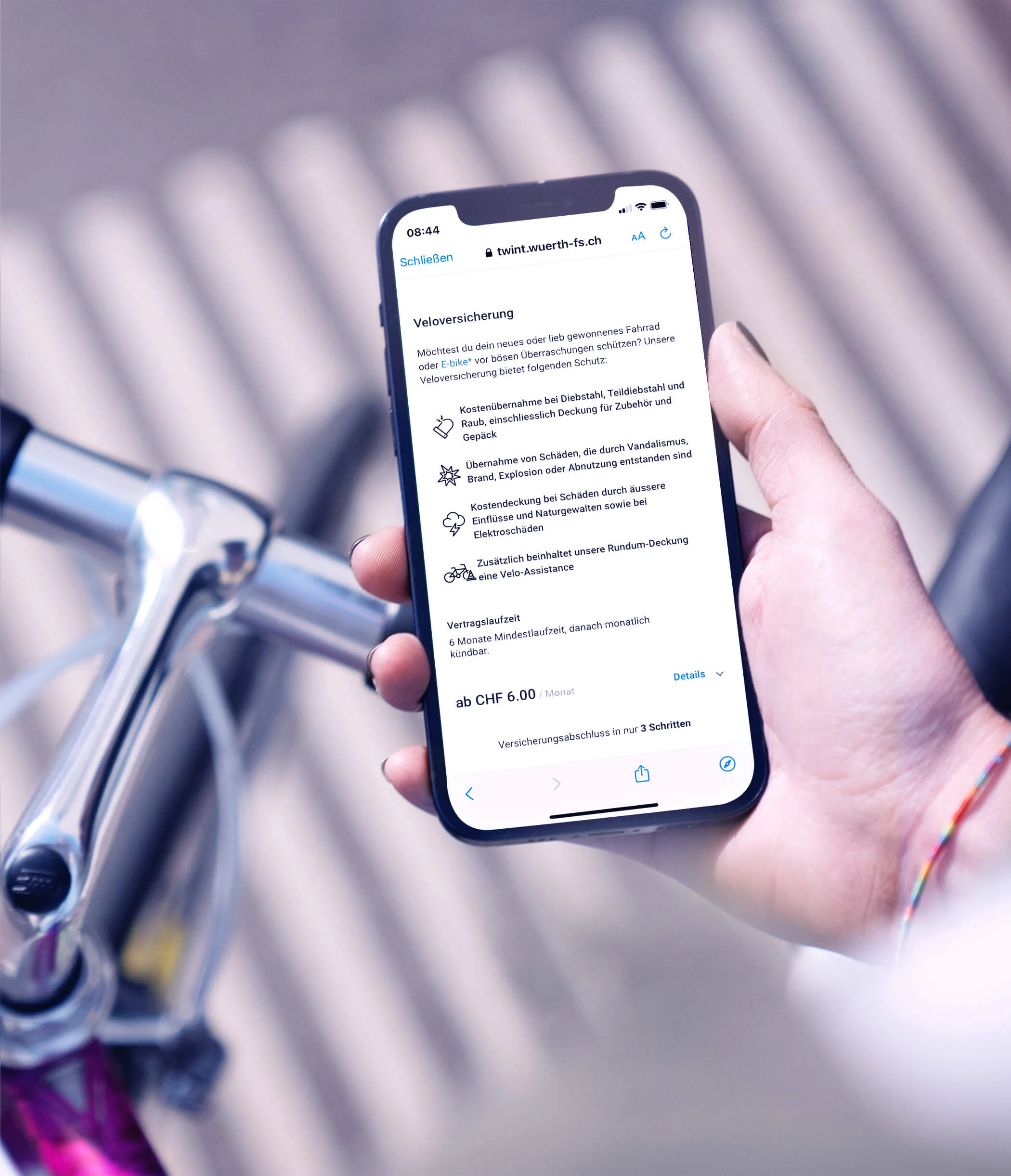 fahrrad und handy mit veloversicherung auf dem bildschirm